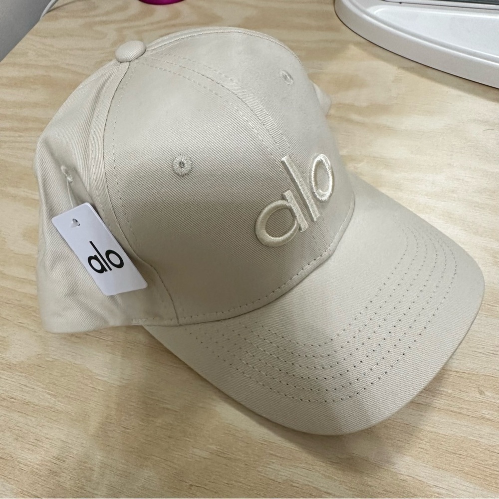 NEW SOLD OUT Alo yoga sand Off-Duty Cap - Picture 4 of 5